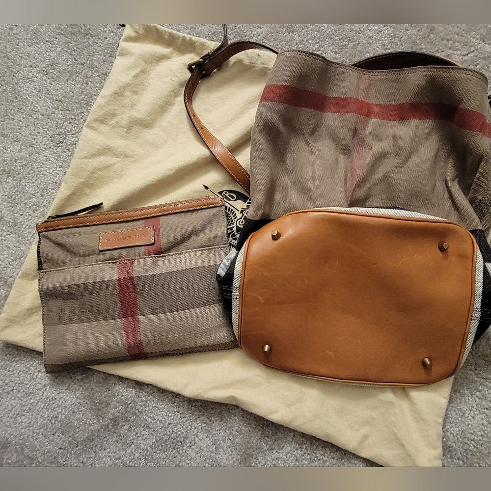 Burberry Medium Ashby - Picture 3 of 3